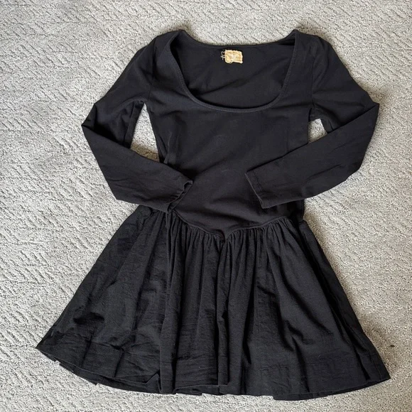 Black Long Sleeve Onda Dress - Picture 1 of 3